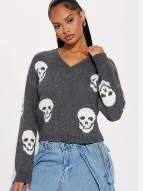 HIPPIE TOSS SKULL GRAPHIC PULLOVER CROPPED SWEATER GRAY WHITE XSMALL LIKE NEW